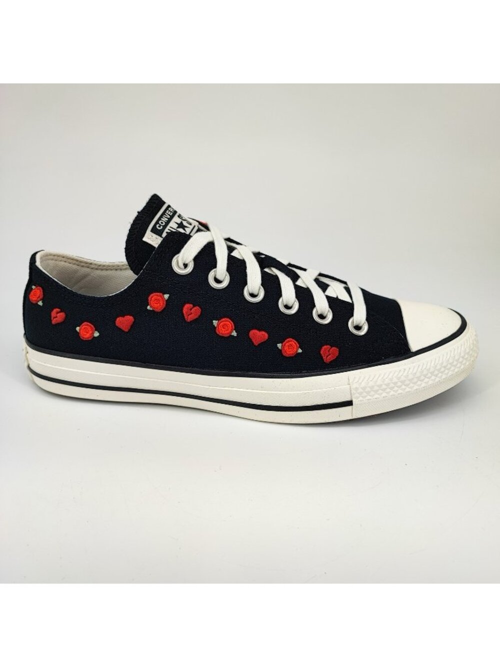 Converse Chuck Taylor All Star Women’s 9 Low Top Canvas Black Valentine’s Day